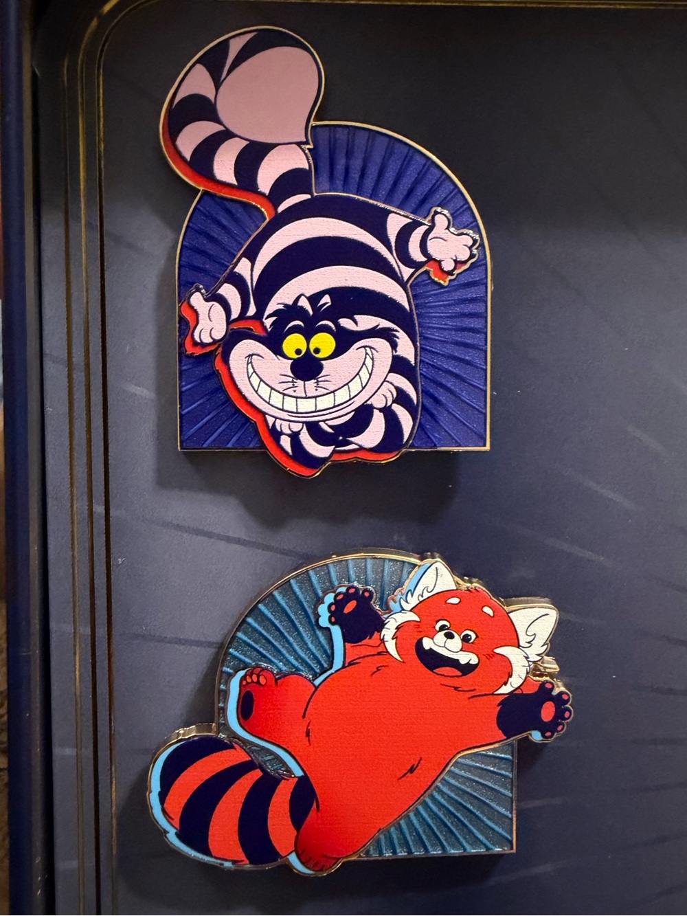 D23 Gold Member 2025 Limited Release Ten Pin Box Set - Picture 5 of 9